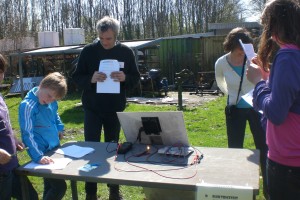 Kinderen maken kennins met photo-voltage